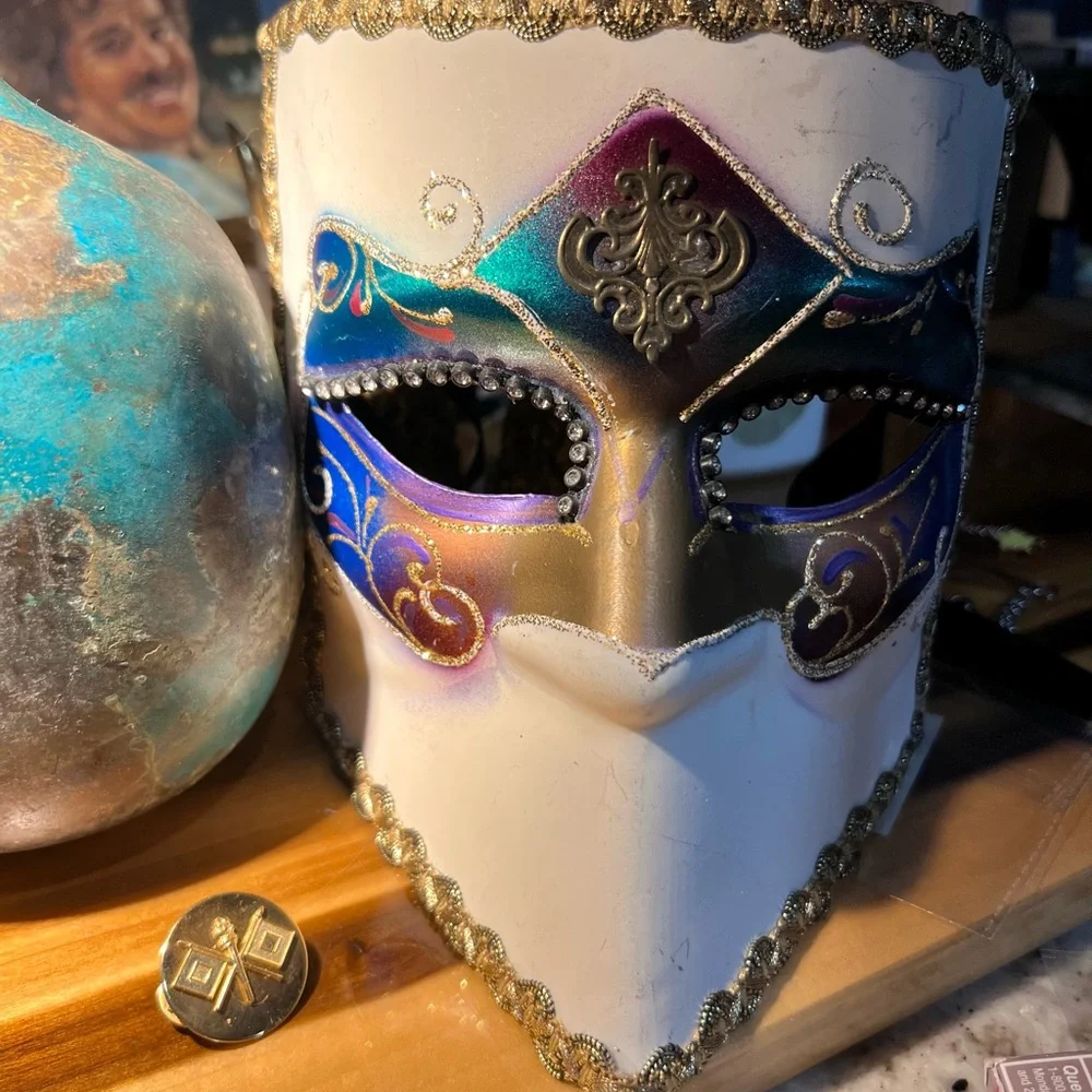 Elegant & Mysterious Multicolor Masquerade Face Mask. Nwot